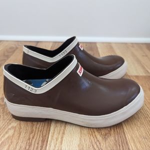 Brand New XTRATUF Salmon Sisters Clogs, W8